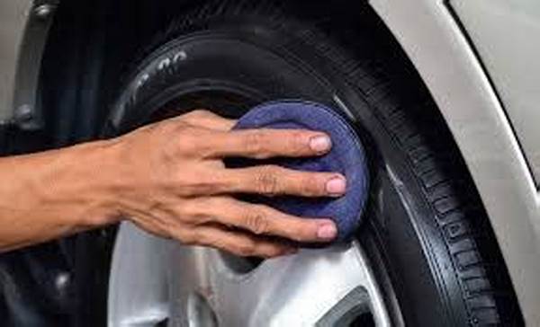 Menghilangkan Noda Membandel Pada Velg